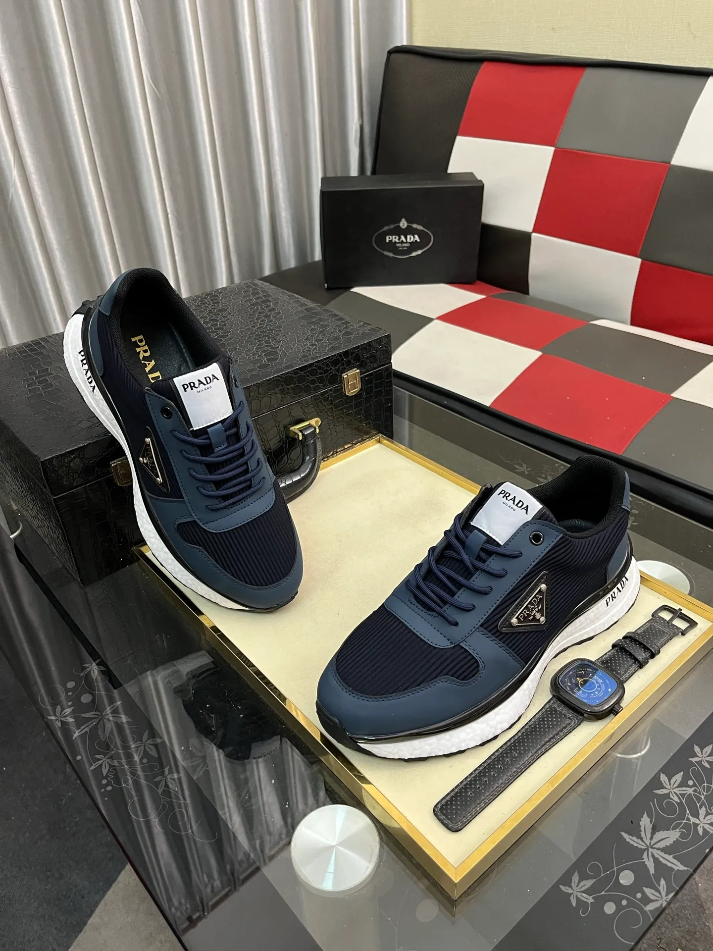 Men's Men's Shoes 💰458⌚️⌚️ Prada/Prada Men's new casual shoes, this sports shoe is made of imported calfskin upper with breathable mesh and breathable mesh lining. The foot pads are made of sheepskin, and the outsole is made of non-slip sports exclusive rubber outsole with logo. It feels good on the feet and is a fashionable item! Size: 38-44 4️⃣colors available